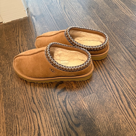 Ugg Tazmans - Picture 2 of 3